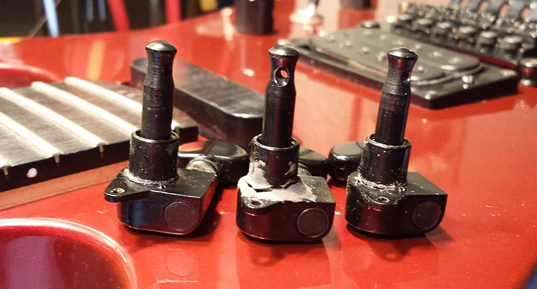 Mécaniques d’accord (tuners) d’une guitare
