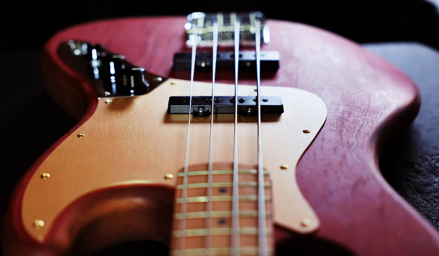 Corps d'une Fender Jazz Bass — close-up